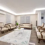 Ozcelik Villa *