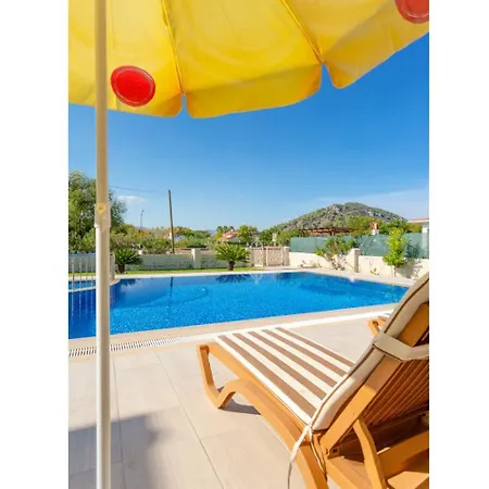 Ozcelik Villa