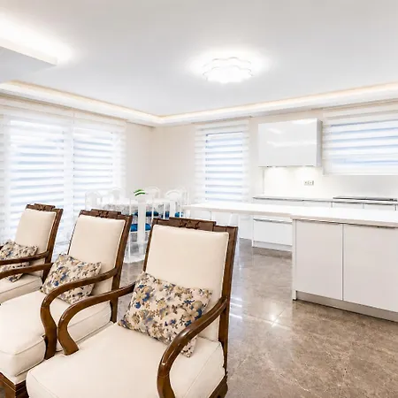 Ozcelik Villa *